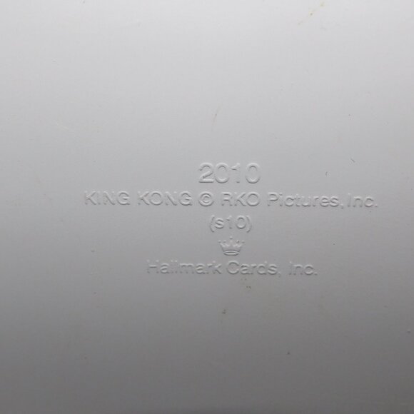 2010 Hallmark 4" King Kong on top of Building Figure ornament ** READ - Picture 9 of 9